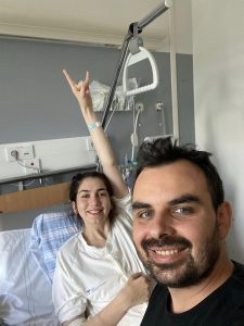 ندى ظلام مع زوجها بالمستشفى