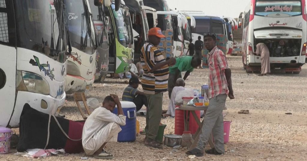 صورة للاجئين السودانيين العالقين على الحدود مع مصر - © Rédaction Africanews