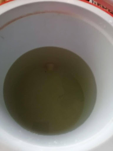صورة من مياه الشرب على معبر أرقين على الجانب السودانى، ( مصدر الصورة: شهود/ شاهدات من العالقين/ات على معبر أرقين).