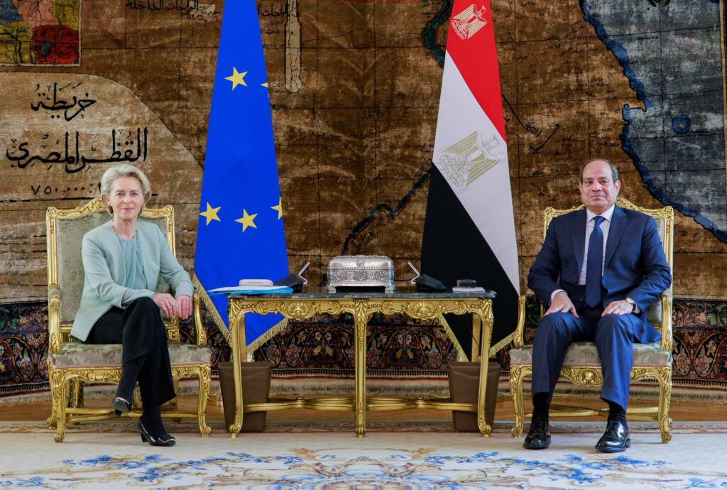 رئيسة الاتحاد الأوروبي فون دير لاين تجتمع مع الرئيس المصري السيسي في القاهرة لمناقشة "الأزمة الإنسانية" المستمرة في غزة. 18 نوفمبر 2023.