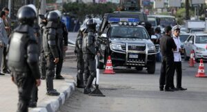 حاجز للشرطة المصرية بأحد الشوارع